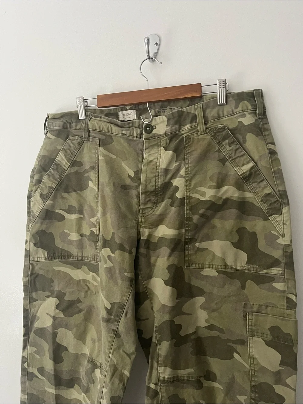Pilcro Anthropologie Millie Low Slung Barrel Crop Cargo Pants Green Camo 18W - Picture 2 of 10